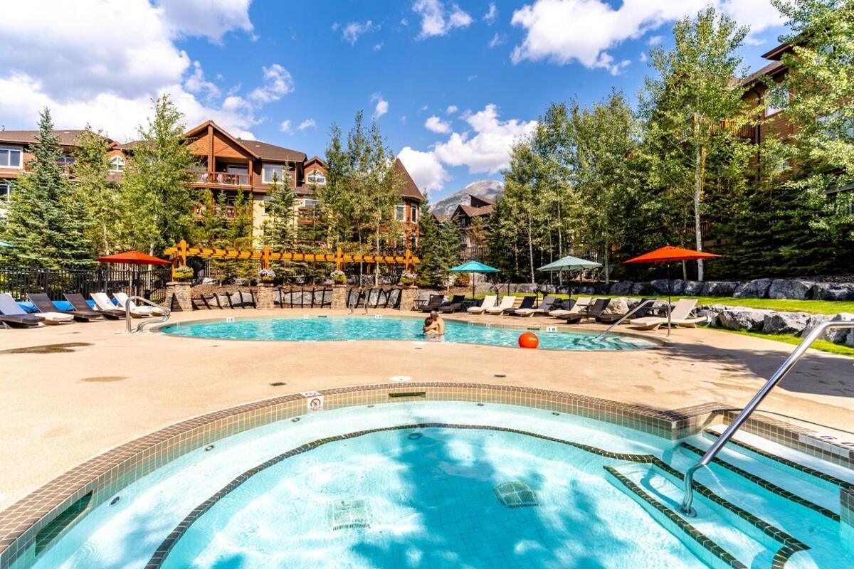 The Raven Suite At Stoneridge Mountain Resort キャンモア エクステリア 写真