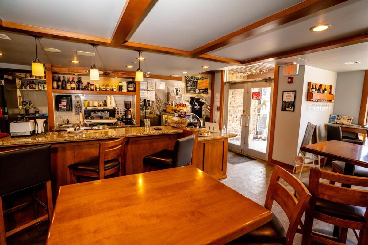 The Raven Suite At Stoneridge Mountain Resort キャンモア エクステリア 写真