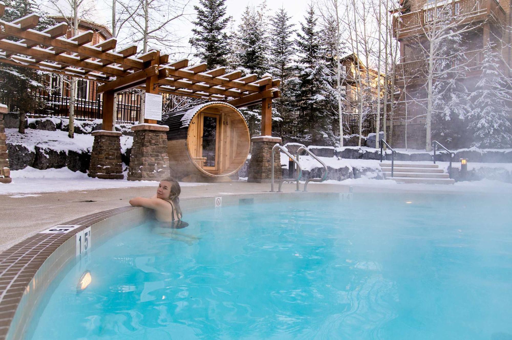 The Raven Suite At Stoneridge Mountain Resort キャンモア エクステリア 写真
