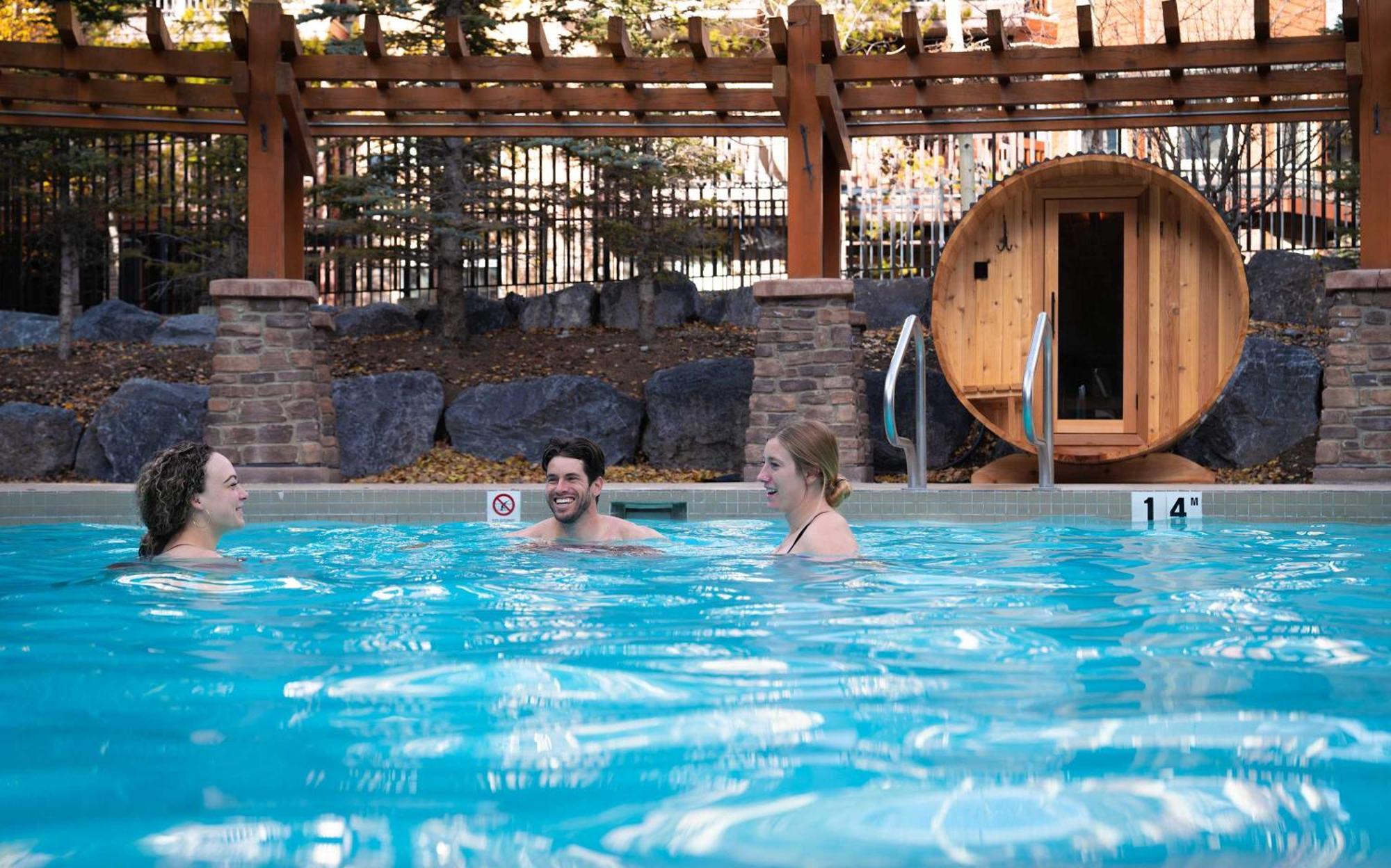 The Raven Suite At Stoneridge Mountain Resort キャンモア エクステリア 写真