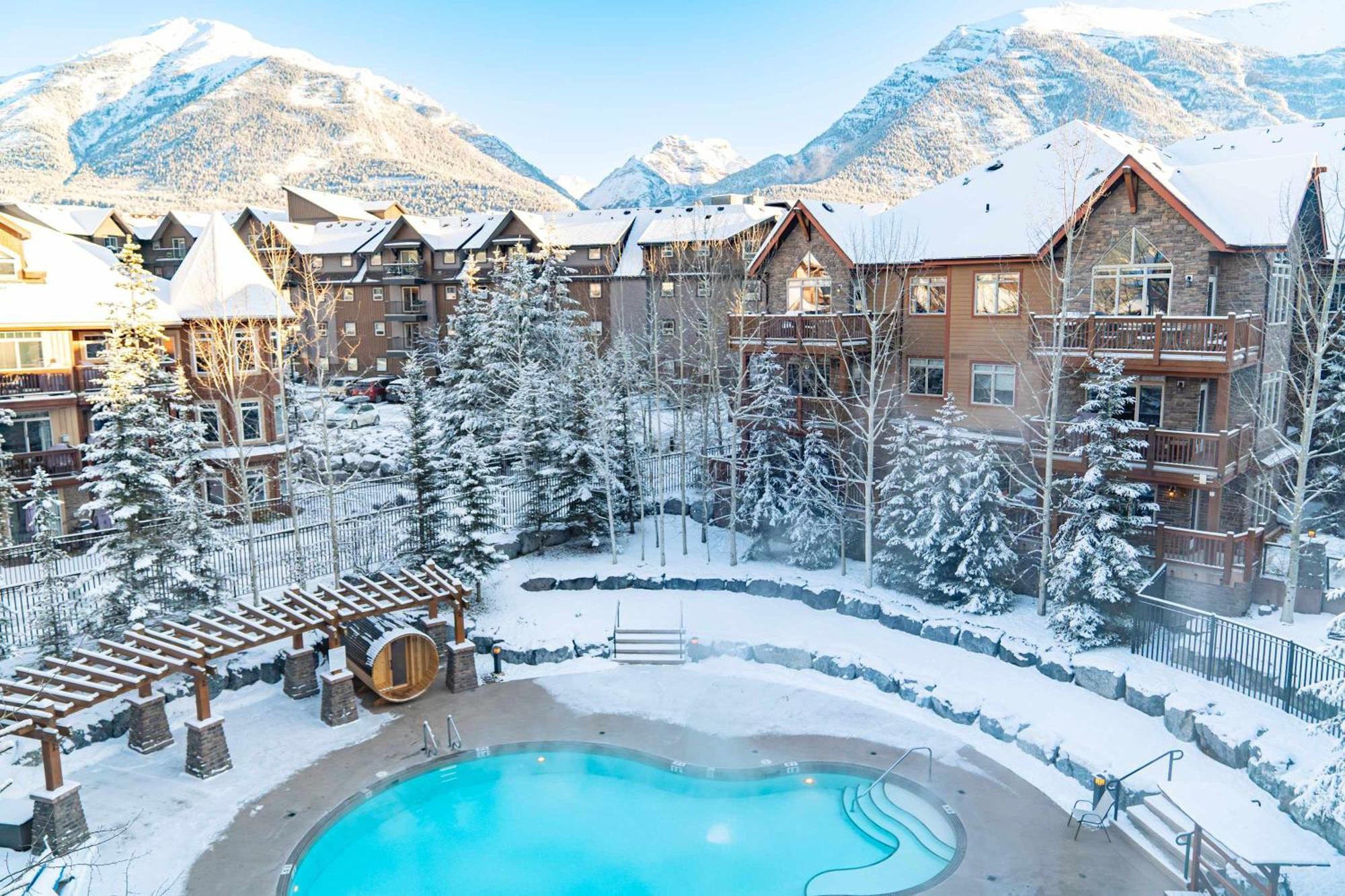 The Raven Suite At Stoneridge Mountain Resort キャンモア エクステリア 写真
