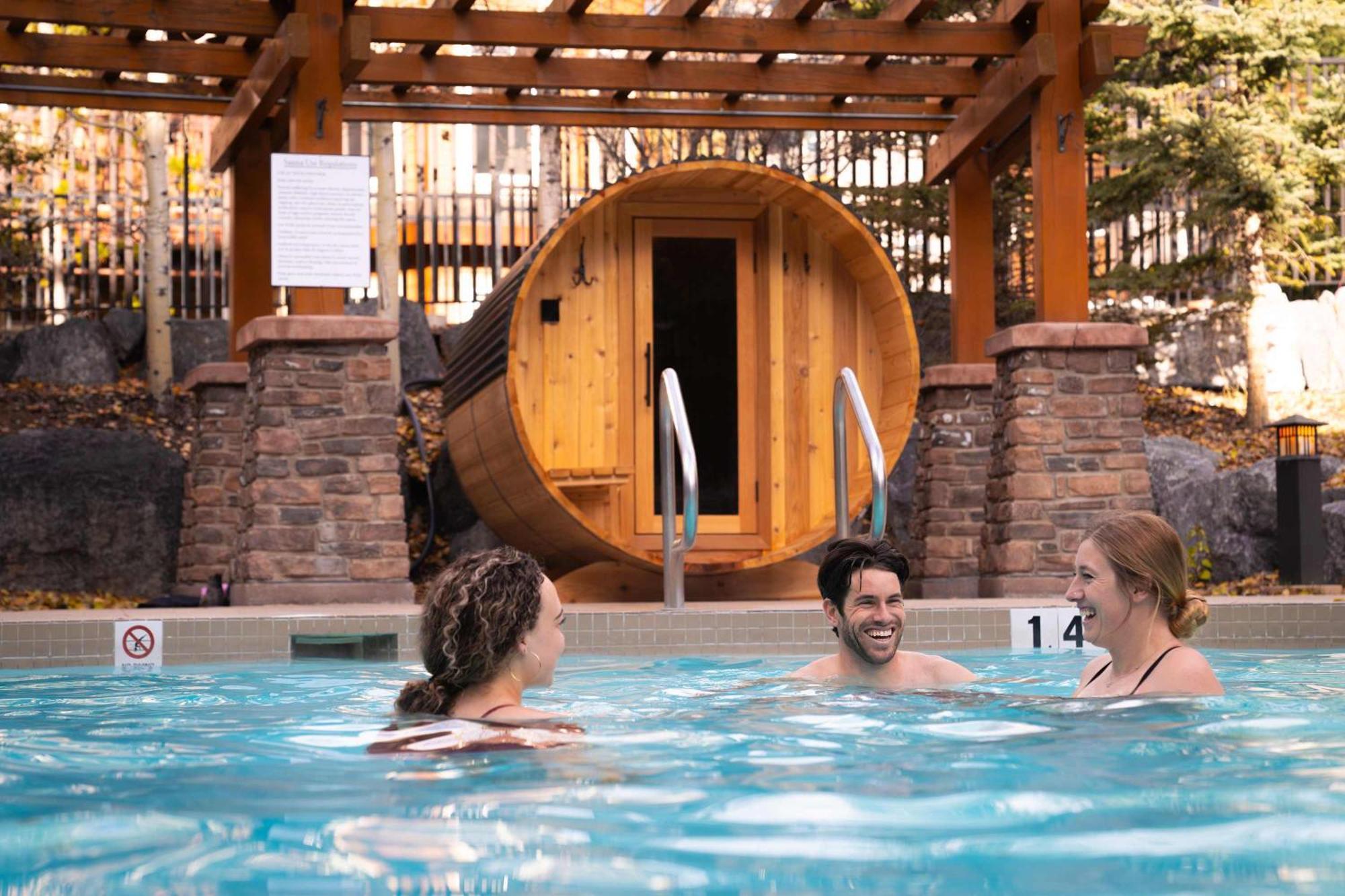 The Raven Suite At Stoneridge Mountain Resort キャンモア エクステリア 写真