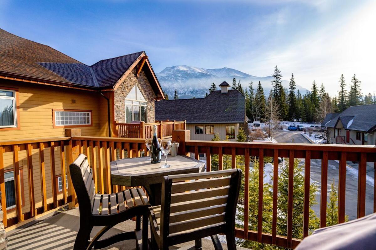 The Raven Suite At Stoneridge Mountain Resort キャンモア エクステリア 写真