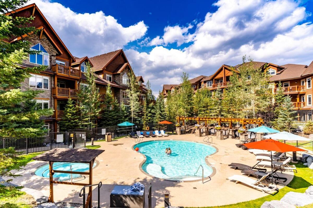 The Raven Suite At Stoneridge Mountain Resort キャンモア エクステリア 写真