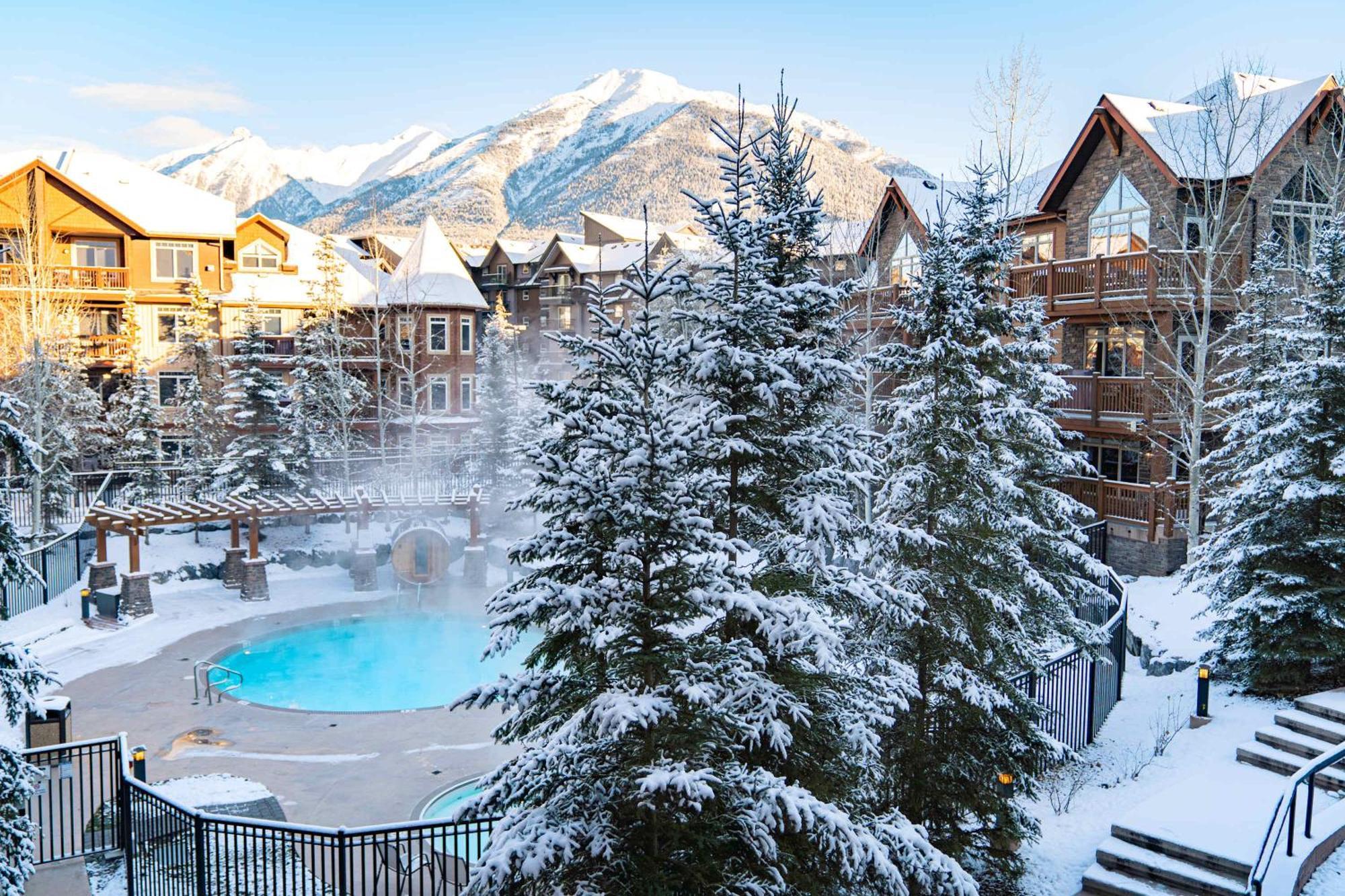 The Raven Suite At Stoneridge Mountain Resort キャンモア エクステリア 写真